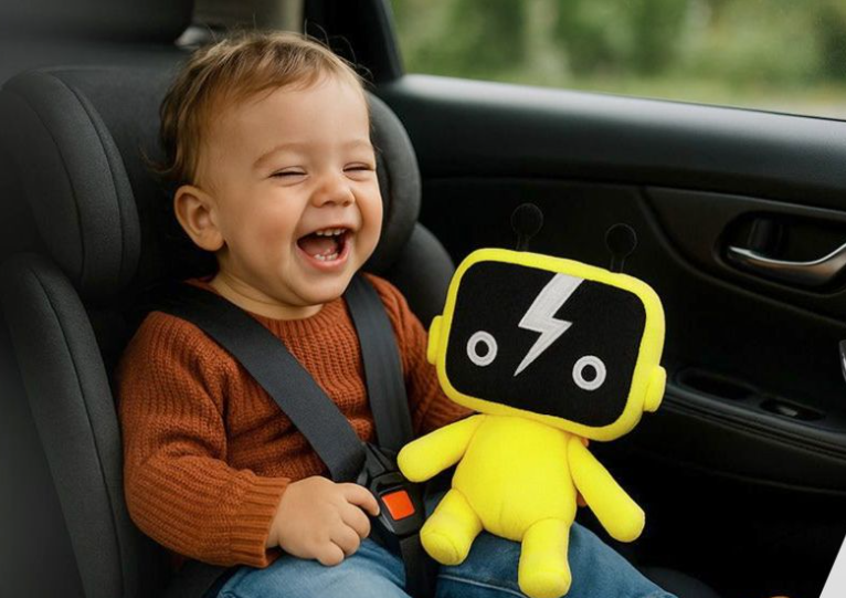 OPELO plišanac kao suputnik djetetu tijekom putovanja automobilom